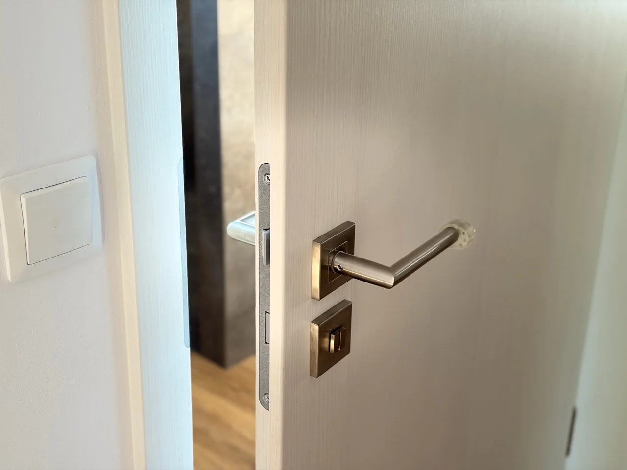 Detail interiérových dveří Vekra a dveřního kování